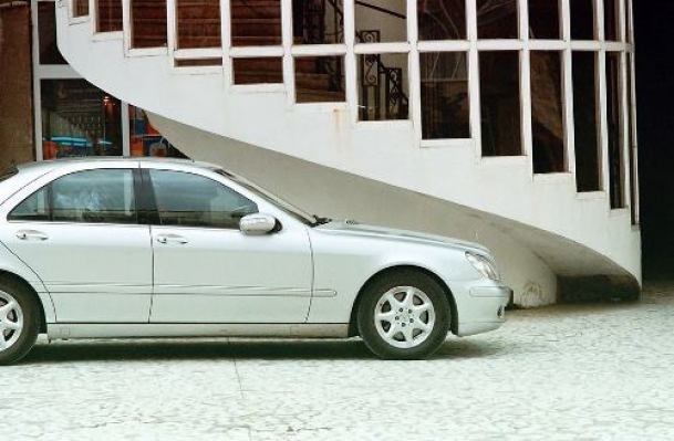 Government nudges auto industry to move from fuel to electric cars